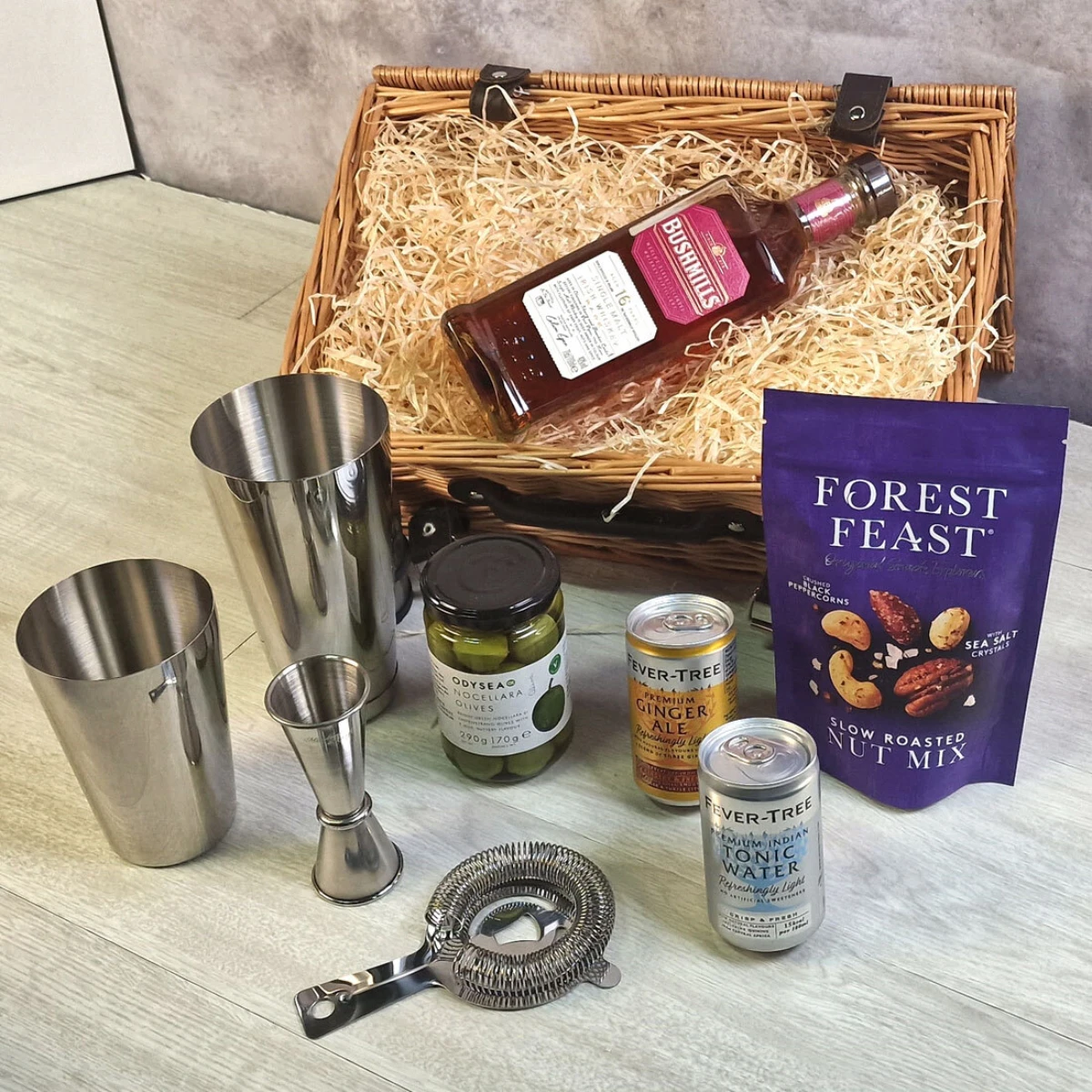 Bushmills 16 Year Old Single Malt Whisky Luxury Cocktail Hamper 3 Bushmills 16 Year Old Single Malt Whisky Luxury Cocktail Hamper